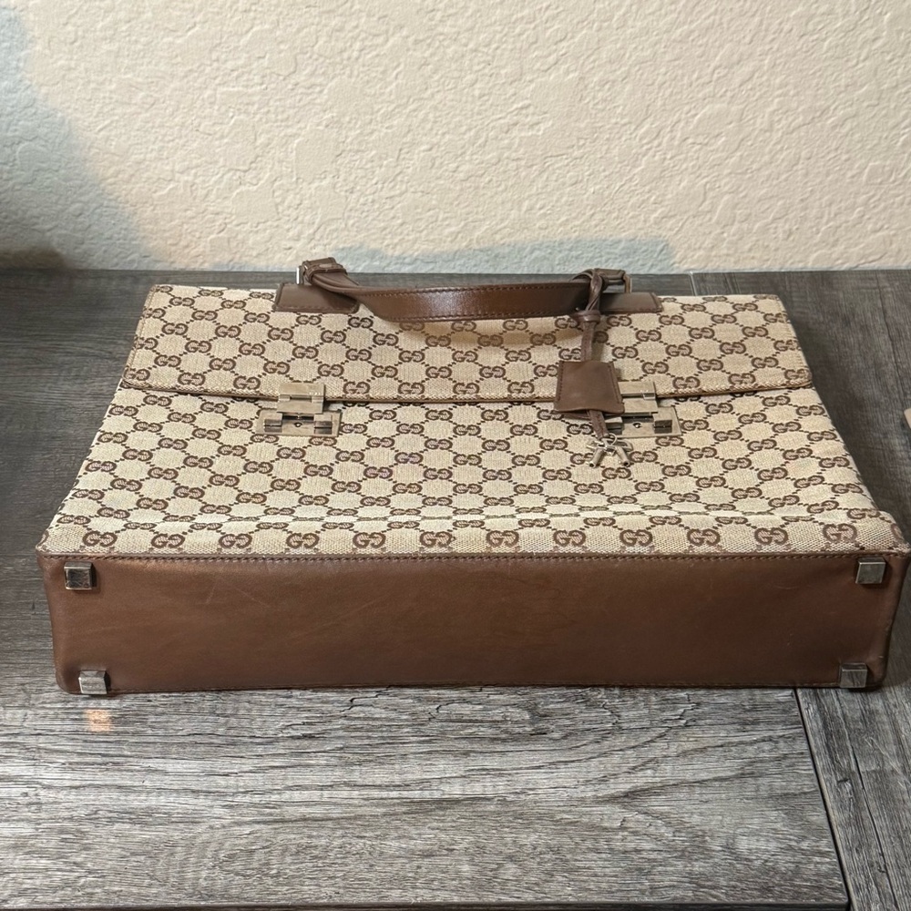 💎GUCCI BUSINESS BAG/ BRIEFCASE W/ Lock & Key💎 - Picture 7 of 16